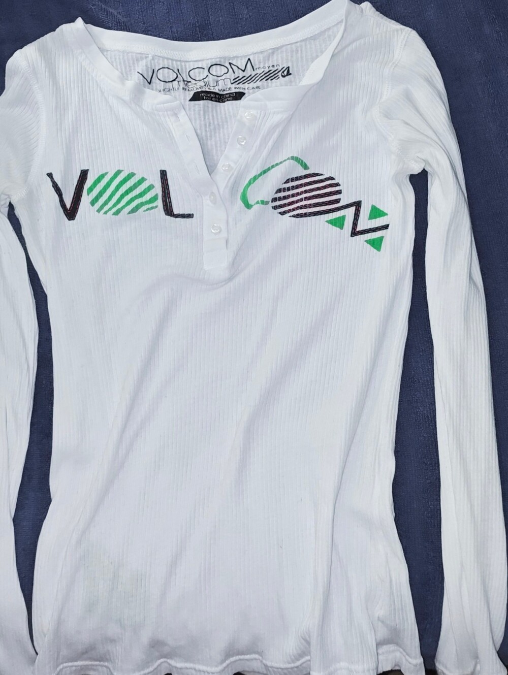 Volcom White Ribbed Long sleeve Y2K Women's Top.
